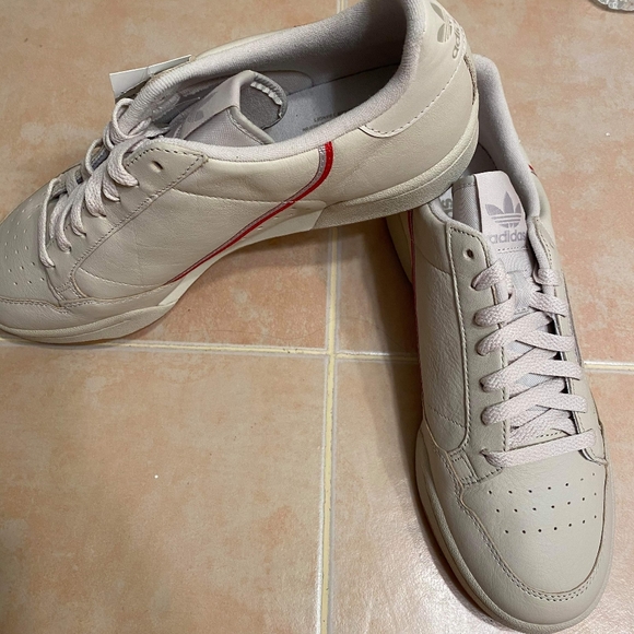 ADIDAS - Picture 2 of 4